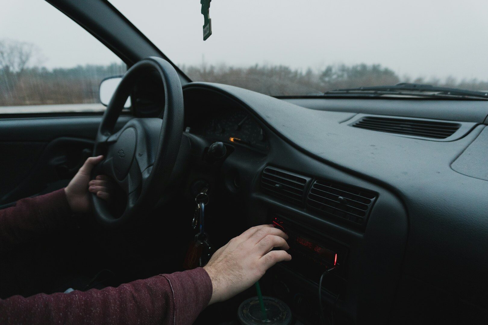 Si un conductor comete una infracción en Polonia por la que se le van a retirar puntos, puede aplazar temporalmente la reducción. ¿Cómo?